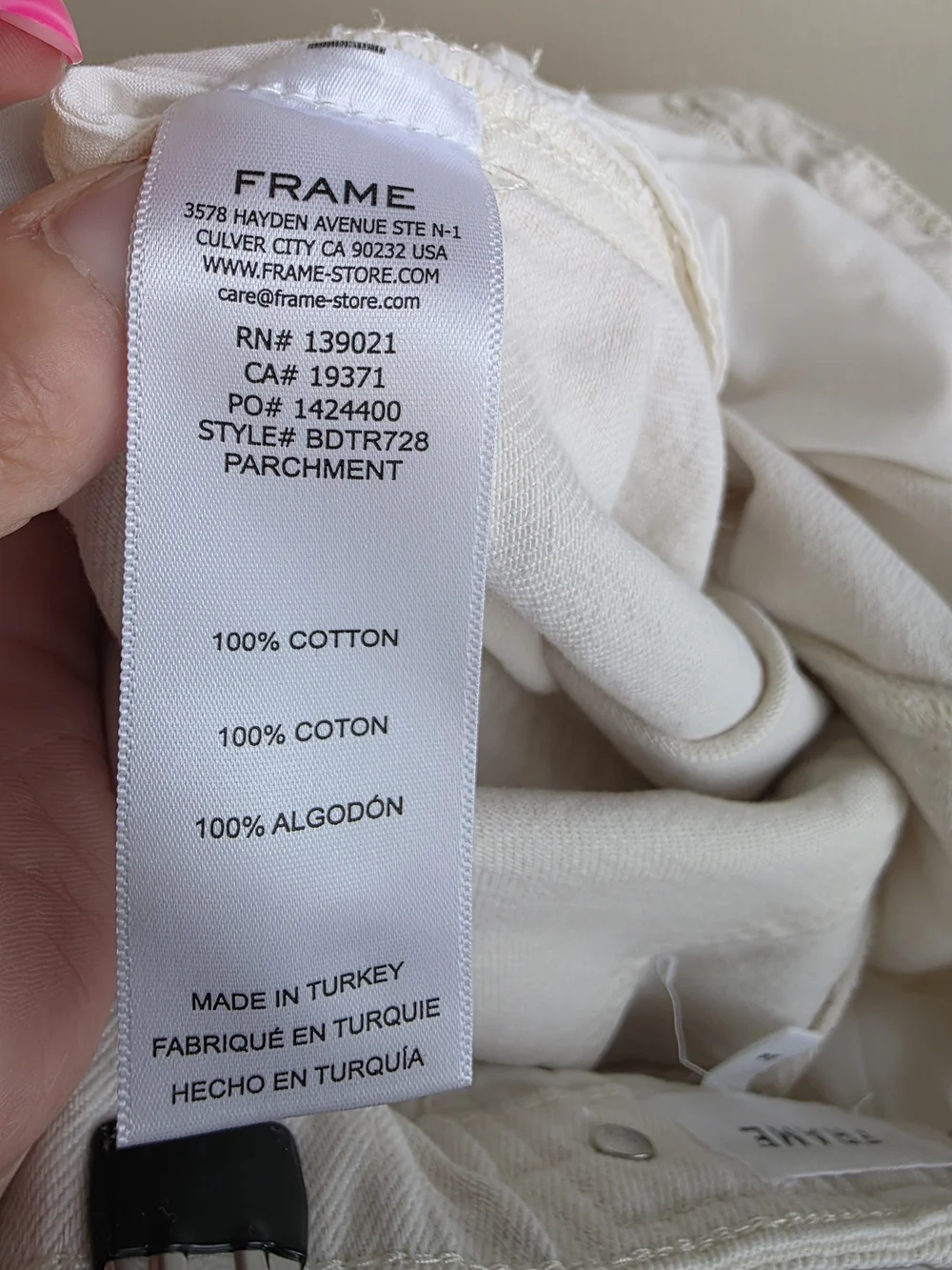 FRAME Barrel Leg Jeans Cropped Button Detail Parchment White 24 Like New - Picture 8 of 9